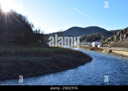 Ahr im zerstörten Dorf Mayschoss 2023, nach der Flutkatastrophe von 2021 Stockfoto