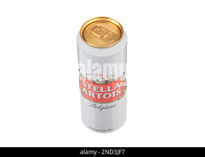 Moskau, Russland - 13. Februar 2023: Draufsicht auf eine Dose belgisches Bier Stella Artois. Speicherplatz kopieren. Stockfoto