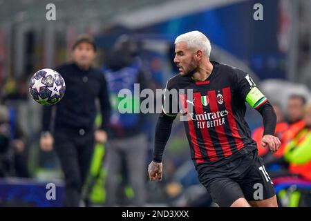 Mailand, Italien. 14. Februar 2023. Theo Hernandez (19) des AC Mailand während des UEFA Champions League-Spiels zwischen dem AC Mailand und Tottenham Hotspur in San Siro in Mailand. (Foto: Gonzales Photo/Alamy Live News Stockfoto