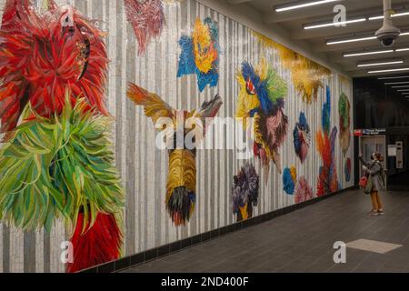 Nick Cave Mosaikkunstwerke an jeder Wand im U-Bahn-Tunnel an der 42. Straße in Manhattan, New York City Stockfoto