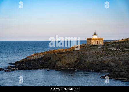 Far de s'Arenella - Far de Punta Sarnella - Leuchtturm in Port de la Selva, Katalonien Stockfoto