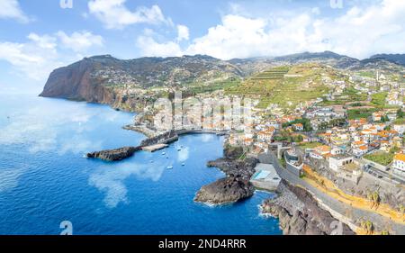 Landschaft mit Camara de Lobos, Cabo Girao im Hintergrund, Insel Madeira, Portugal Stockfoto