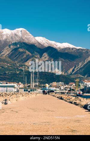 Der Hafen von Bar Montenegro, mit einem wunderbaren Blick auf den Balkan Stockfoto