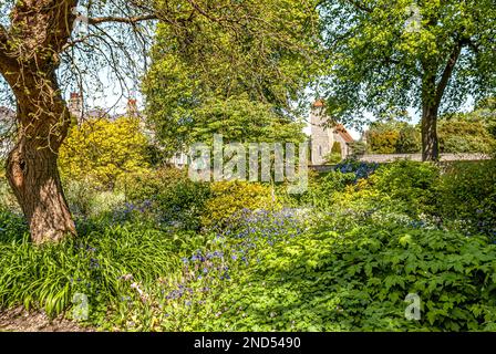 Garden of Preston Manor, ein historisches Herrenhaus aus dem 17. Jahrhundert in Brighton, East Sussex, Südengland Stockfoto