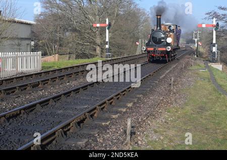 Fenchurch bewegt sich um den Bahnhof Sheffield Park. Stockfoto