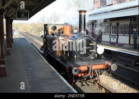 Fenchurch bewegt sich um den Bahnhof Sheffield Park. Stockfoto