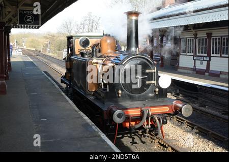 Fenchurch bewegt sich um den Bahnhof Sheffield Park. Stockfoto