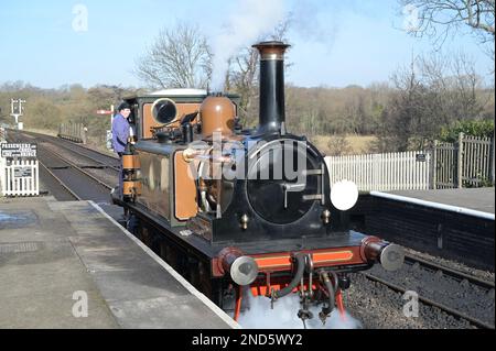 Fenchurch bewegt sich um den Bahnhof Sheffield Park. Stockfoto