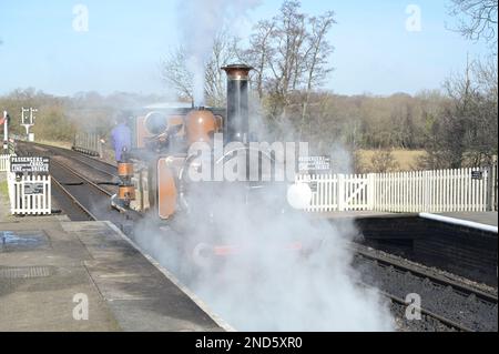 Fenchurch bewegt sich um den Bahnhof Sheffield Park. Stockfoto