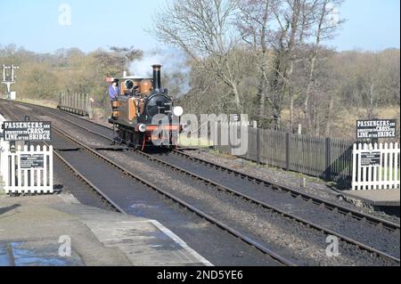 Fenchurch bewegt sich um den Bahnhof Sheffield Park. Stockfoto