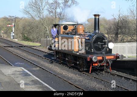 Fenchurch bewegt sich um den Bahnhof Sheffield Park. Stockfoto