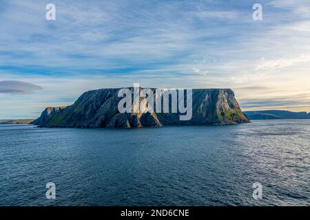 Blick auf die Klippen des nördlichen Kaps vom Meer aus Stockfoto