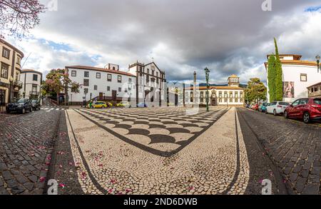 Panoramabild über dem Praca do Municipio in Funchal auf der portugiesischen Insel Madeira Stockfoto