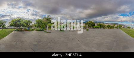 Panoramabild über der Promenade des Hafens von Funchal auf der portugiesischen Insel Madeira Stockfoto