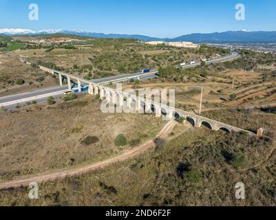 Aquädukt von Figueres, Alt Emporda Girona, im Inventar des architektonischen Erbes von Katalonien enthalten. Spanien Stockfoto