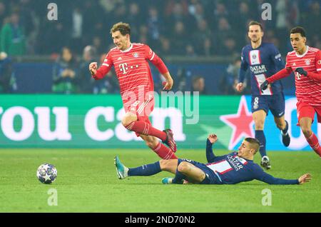 Leon GORETZKA, FCB 8, tritt um den Ball an, Tackle, Duell, Header, zweikampf, Action, Kampf gegen Marco VERRATTI, PSG 6 im achten Finalspiel PARIS SG - FC BAYERN MUENCHEN 0-1 der UEFA Champions League, Spiel in Staffel 2022/2023 in Paris, 14. Februar 2022. Achtelfinale, FCB, München, PSG © Peter Schatz / Alamy Live News Stockfoto