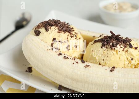 Leckeres Bananeneis auf dem Tisch, Nahaufnahme Stockfoto