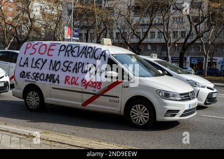 Der Verband der professionellen Taxis von Madrid (Federación Profesional del Taxi de Madrid, FPTM) organisierte eine Demonstration vom Plaza Castilla zum D Stockfoto