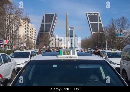 Der Verband der professionellen Taxis von Madrid (Federación Profesional del Taxi de Madrid, FPTM) organisierte eine Demonstration vom Plaza Castilla zum D Stockfoto
