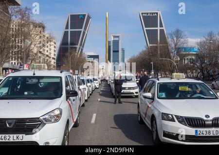 Der Verband der professionellen Taxis von Madrid (Federación Profesional del Taxi de Madrid, FPTM) organisierte eine Demonstration vom Plaza Castilla zum D Stockfoto