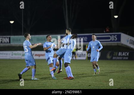 Berlin, Deutschland, 15. Februar 2023. Das Team des FC Viktoria 1889 Berlin feiert das zweite Tor seines Teams, das er während des Spiels des FC Viktoria Berlin 1889 gegen den FC Chemnitzer in der Runde 17 der Regionalliga Northeast, Berlin, Deutschland, am 15. Februar 2023 erzielt. Iñaki Esnaola / Alamy Live News Stockfoto