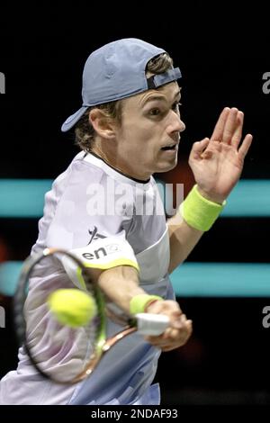 Ahoy, Rotterdam, Niederlande. 15. Februar 2023. ROTTERDAM - Alex de Minaur (AUS) in Aktion gegen Andrej Rublev (RUS) am zweiten Tag des ABN AMRO Open Tennisturniers in Ahoy. ANP SANDER KONING netherlands Out - belgium Out Credit: ANP/Alamy Live News Stockfoto