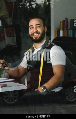 Mann, Nähen Stockfoto
