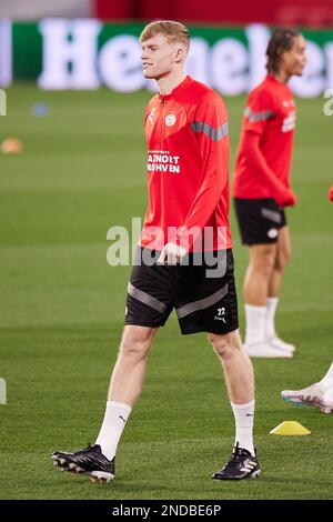 Sevilla, Spanien. 15. Februar 2023. Jarrad Branthwaite (22) von PSV Einhoven wurde während eines Trainings im Vorfeld des Spiels der UEFA Europa League zwischen dem FC Sevilla und PSV Einhoven im Estadio Ramon Sanchez Pizjuan in Sevilla gesehen. (Foto: Gonzales Photo/Alamy Live News Stockfoto