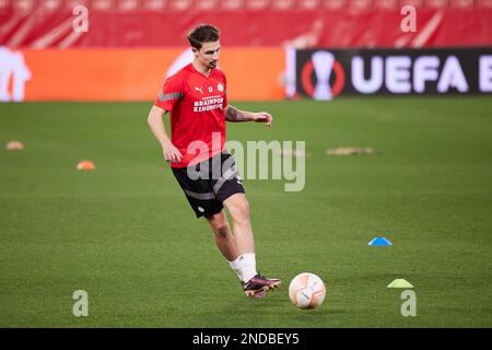 Sevilla, Spanien. 15. Februar 2023. Olivier Boscagli (18) von PSV Einhoven während eines Trainings im Vorfeld des Spiels der UEFA Europa League zwischen dem FC Sevilla und PSV Einhoven im Estadio Ramon Sanchez Pizjuan in Sevilla gesehen. (Foto: Gonzales Photo/Alamy Live News Stockfoto