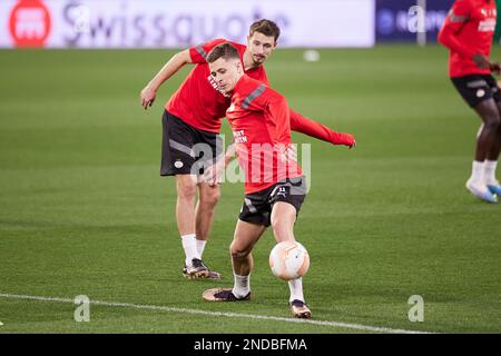 Sevilla, Spanien. 15. Februar 2023. Thorgan Hazard (11) von PSV Einhoven während eines Trainings vor dem Spiel der UEFA Europa League zwischen dem FC Sevilla und PSV Einhoven im Estadio Ramon Sanchez Pizjuan in Sevilla gesehen. (Foto: Gonzales Photo/Alamy Live News Stockfoto