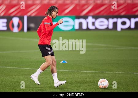 Sevilla, Spanien. 15. Februar 2023. Xavi Simons (7) von PSV Einhoven während eines Trainings vor dem Spiel der UEFA Europa League zwischen dem FC Sevilla und PSV Einhoven im Estadio Ramon Sanchez Pizjuan in Sevilla gesehen. (Foto: Gonzales Photo/Alamy Live News Stockfoto