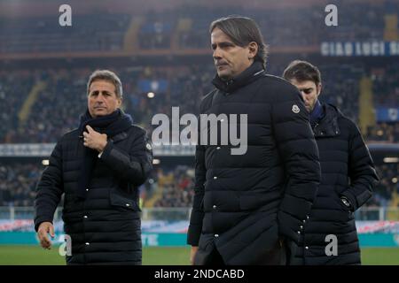 Genua, Italien. 13. Februar 2023. Italien, Genua, februar 13 2023: Simone Inzaghi (fc Inter Manager) betritt das Spielfeld und wechselt während des Fußballspiels SAMPDORIA gegen FC INTER, Serie A 2022-2023 day22 im Ferraris-Stadion (Foto: Fabrizio Andrea Bertani/Pacific Press/Sipa USA). Guthaben: SIPA USA/Alamy Live News Stockfoto