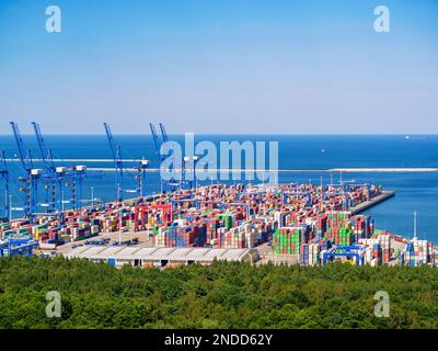 Deepwater Container Terminal im nördlichen Hafen von Danzig, Polen. Luftlandschaft. Stockfoto