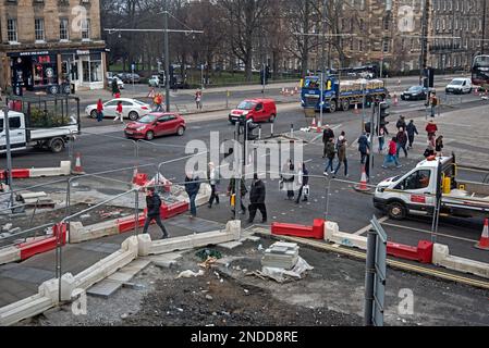 Die Arbeiten an dem Straßenbahnprojekt nach Newhaven auf dem Leith Walk, Edinburgh, Schottland, Großbritannien, werden fortgesetzt. Stockfoto