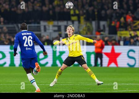 DORTMUND, DEUTSCHLAND - FEBRUAR 15: Julian Brandt von Borussia Dortmund während der UEFA-Champions-Runde 16, 1.-teiliges Spiel zwischen Borussia Dortmund und Chelsea am Signal Iduna Park am 15. Februar 2023 in Dortmund, Deutschland (Foto von Marcel ter Bals/Orange Pictures) Stockfoto