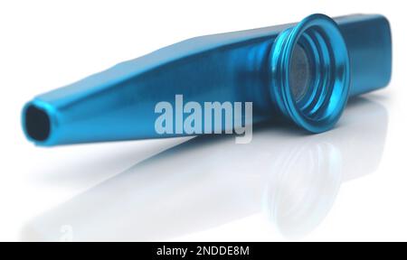 Kazoo, ein amerikanisches Musikinstrument, isoliert auf weißem Hintergrund Stockfoto