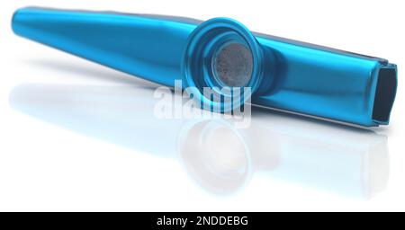 Kazoo, ein amerikanisches Musikinstrument, isoliert auf weißem Hintergrund Stockfoto