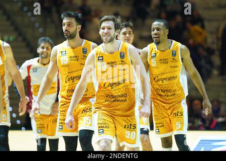 Turin, Italien. 15. Februar 2023. CARPEGNA HAM PESARO vs. OPENJOBMETIS VARESE, Turin, 15. Februar 2023, auf dem Foto die Exultation von CARPEGNA PROSCIUTTO PESARO Editorial Use Only Credit: Independent Photo Agency/Alamy Live News Stockfoto