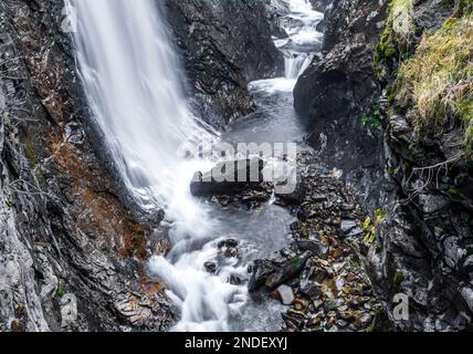 Die Riva-Wasserfälle, auch bekannt als Campo Tures-Wasserfälle, befinden sich in Südtirol. Sie befinden sich in der Nähe des Campo Tures in Valle Aurina Stockfoto