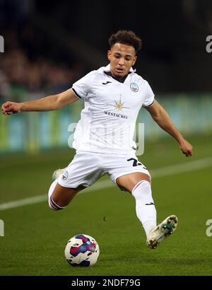 Matthew Sorinola von Swansea City während des Sky Bet Championship-Spiels im Liberty Stadium, Swansea. Bilddatum: Mittwoch, 15. Februar 2023. Stockfoto