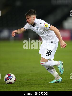 Luke Cundle von Swansea City während des Sky Bet Championship-Spiels im Liberty Stadium, Swansea. Bilddatum: Mittwoch, 15. Februar 2023. Stockfoto