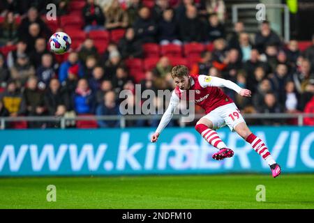 Bristol, Großbritannien. 15. Februar 2023 George Tanner aus Bristol City während des EFL Sky Bet Championship-Spiels zwischen Bristol City und Wigan Athletic am Ashton Gate, Bristol, England, am 15. Februar 2023. Foto von Scott Boulton. Nur redaktionelle Verwendung, Lizenz für kommerzielle Verwendung erforderlich. Keine Verwendung bei Wetten, Spielen oder Veröffentlichungen von Clubs/Ligen/Spielern. Kredit: UK Sports Pics Ltd/Alamy Live News Stockfoto