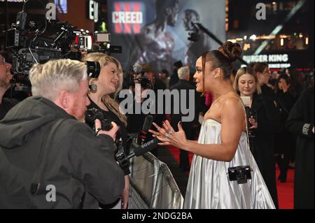 London, Großbritannien. 15. Februar 2023Tessa Thompson nimmt an der Warner Bros The European Premiere of CREED III, Cineworld Leicester Square, London, UK Teil. - Foto: 15. Februar 2023. Kredit: Siehe Li/Picture Capital/Alamy Live News Stockfoto