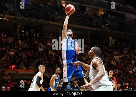 Turin, Italien. 15. Februar 2023. Aleksej Nikolic (GERMANI BASKETBALL BRESCIA) während der Finale der letzten acht – Viertelfinale – EA7 Emporio Armani vs Germani Brescia, Italienischer Basketballcup Männer in Turin, Italien, Februar 15 2023 Kredit: Independent Photo Agency/Alamy Live News Stockfoto