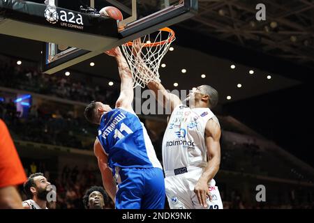 Turin, Italien. 15. Februar 2023. John Petrucelli (GERMANI BASKETBALL BRESCIA) während der Finale der letzten acht – Viertelfinale – EA7 Emporio Armani vs Germani Brescia, Italienischer Basketball Cup Männer in Turin, Italien, Februar 15 2023 Kredit: Independent Photo Agency/Alamy Live News Stockfoto