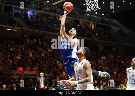 Turin, Italien. 15. Februar 2023. Aleksej Nikolic (GERMANI BASKETBALL BRESCIA) während der Finale der letzten acht – Viertelfinale – EA7 Emporio Armani vs Germani Brescia, Italienischer Basketballcup Männer in Turin, Italien, Februar 15 2023 Kredit: Independent Photo Agency/Alamy Live News Stockfoto