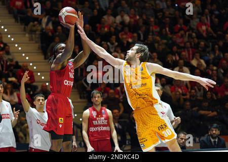 PalaAlpitour, Turin, Italien, 15. Februar 2023, Jaron Johnson (OPENJOBMETIS VARESE) bei den Finalen der letzten acht Vierteljahre – Carpegna Prosciutto Pesaro vs Openjobmetis Varese – Italienischer Basketball-Cup Männer Stockfoto