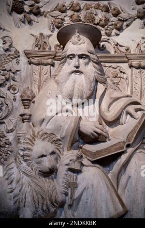 Markusstatue und Löwe, Erlöserdom, Ávila, Kastilien und León, Spanien, Europa Stockfoto