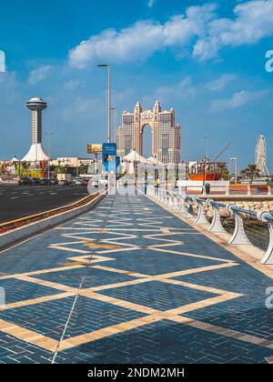 Abu Dhabi Corniche Promenade in Al Marina, Rad- und Fußgängerwege in den Vereinigten Arabischen Emiraten Stockfoto