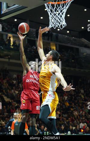 PalaAlpitour, Turin, Italien, 15. Februar 2023, Jaron Johnson (OPENJOBMETIS VARESE) bei den Finalen der letzten acht Vierteljahre – Carpegna Prosciutto Pesaro vs Openjobmetis Varese – Italienischer Basketball-Cup Männer Stockfoto